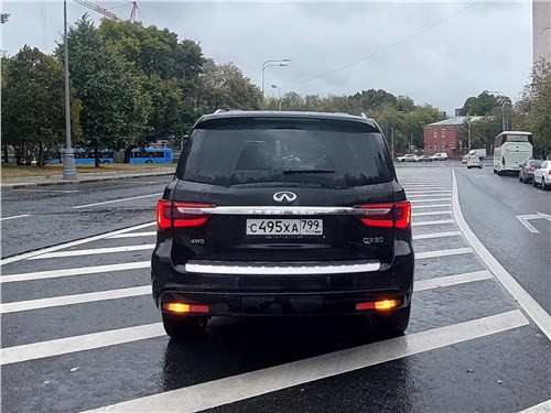 Infiniti QX80 - самый бессмысленный автомобиль на свете? 5 Infiniti QX80 - самый бессмысленный автомобиль на свете?