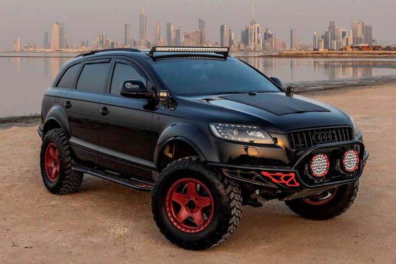 Владелец старенького Audi Q7 подготовил его для покорения бездорожья