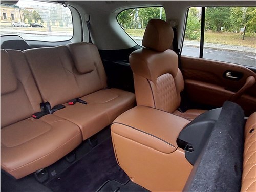 Infiniti QX80 - самый бессмысленный автомобиль на свете? 9 Infiniti QX80 - самый бессмысленный автомобиль на свете?