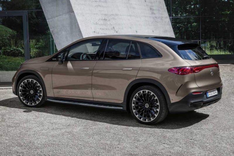 Немцы представили электрический кроссовер Mercedes-Benz EQE SUV