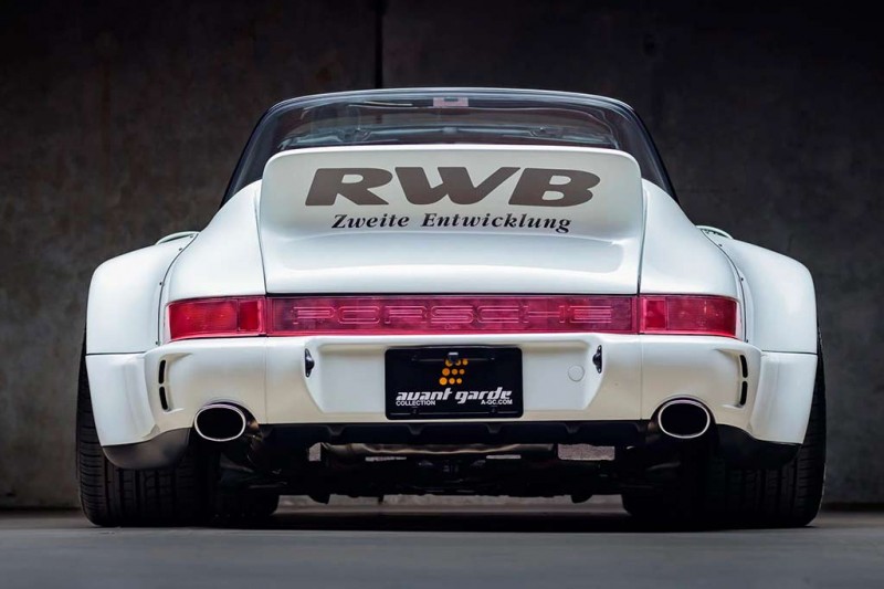 На торги выставлен уникальный спорткар Porsche 911 Carrera с тюнингом от RWB