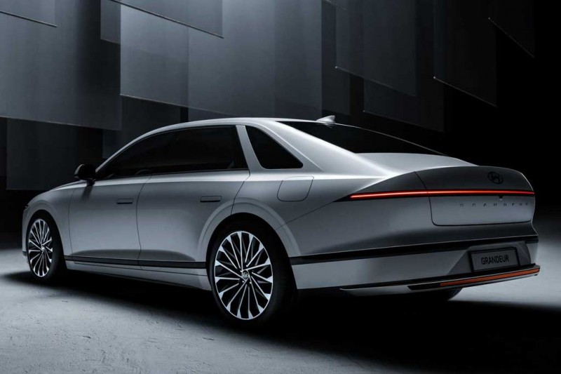 Корейцы рассекретили новый Hyundai Grandeur с дизайном в стиле минивэна Staria