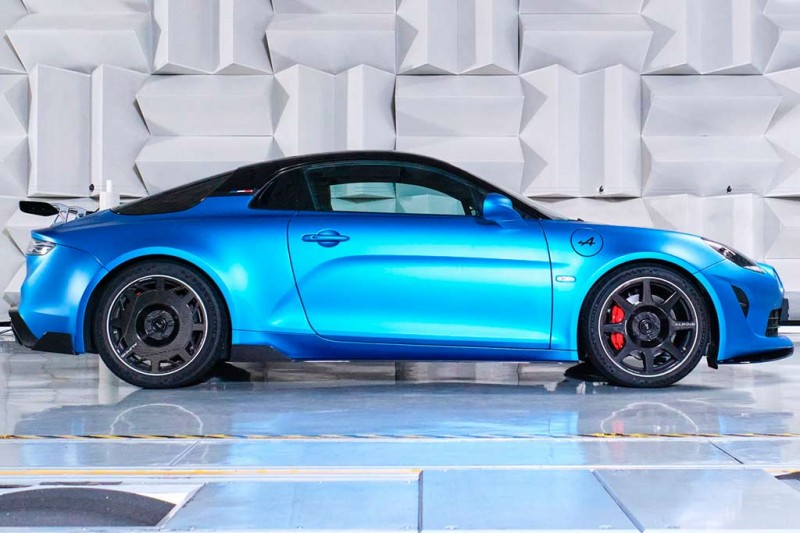 Экстремальный Alpine A110 R: самый быстрый спорткар французской марки