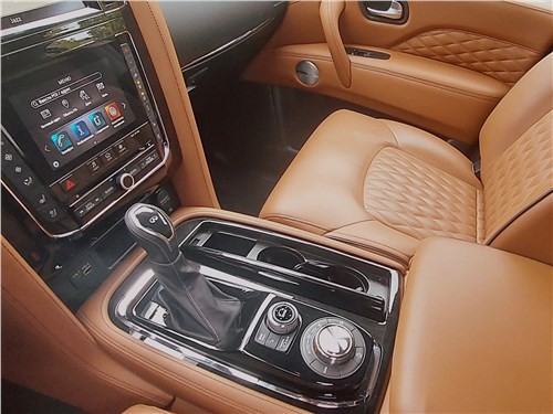 Infiniti QX80 - самый бессмысленный автомобиль на свете? 16 Infiniti QX80 - самый бессмысленный автомобиль на свете?