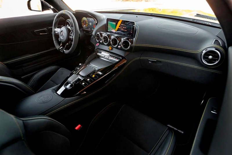 Фиолетовый Mercedes-AMG GT R Pro выставлен на торги: за него предлагают $235 000