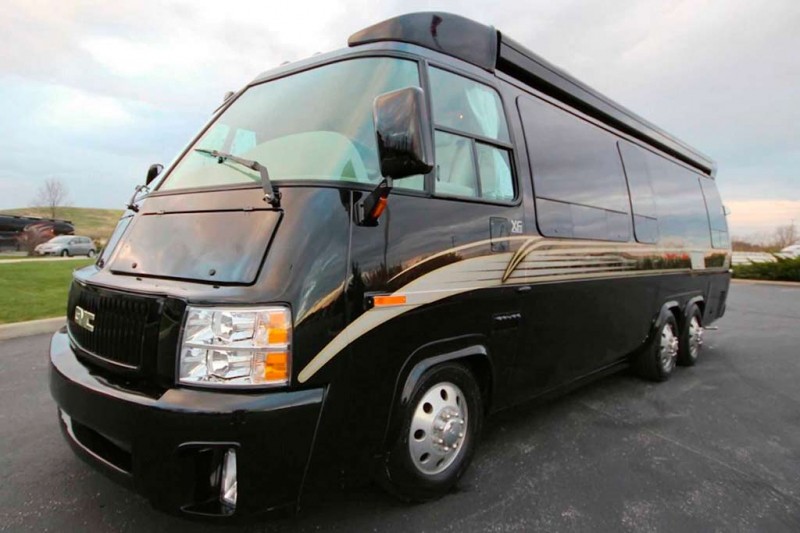 Старенький кемпер GMC Motorhome из семидесятых отреставрировали за 30 млн руб