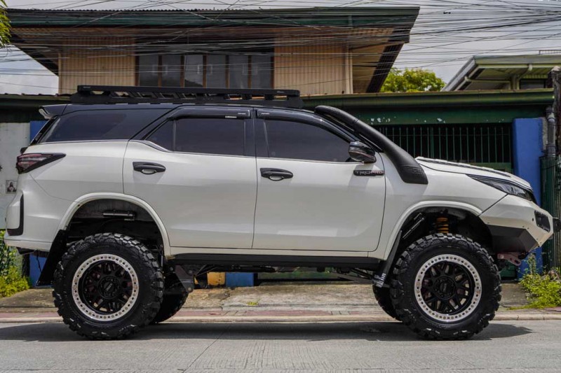Филиппинские тюнеры превратили Toyota Fortuner GR-S во внедорожного монстра