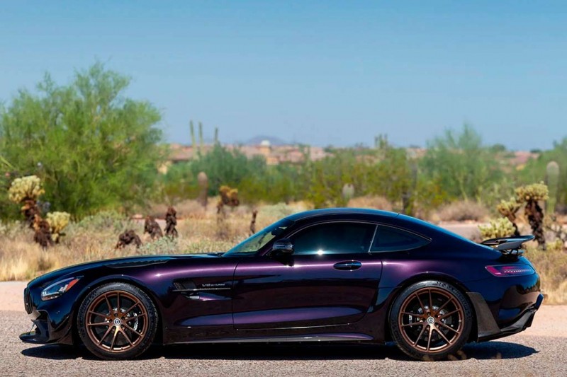 Фиолетовый Mercedes-AMG GT R Pro выставлен на торги: за него предлагают $235 000