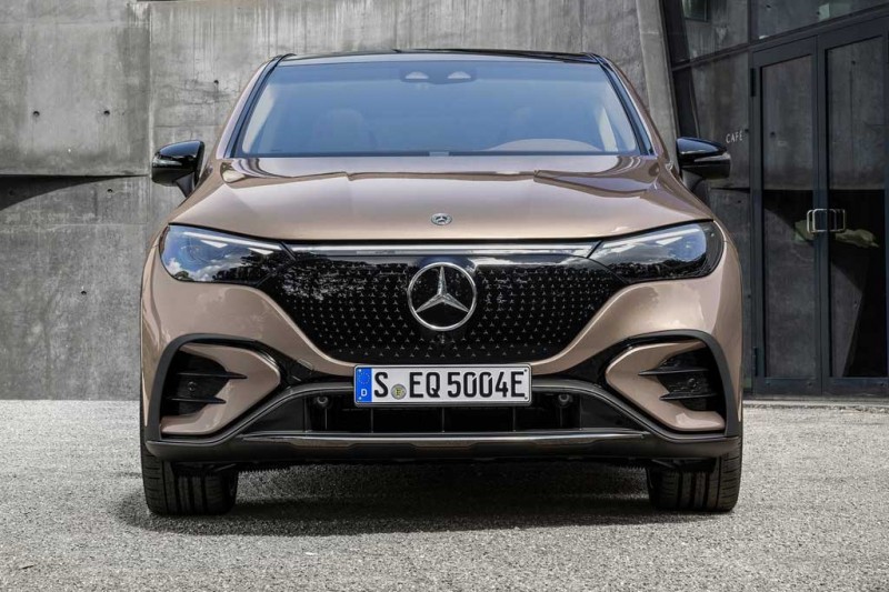 Немцы представили электрический кроссовер Mercedes-Benz EQE SUV