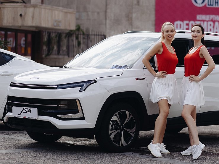 В России стартовали продажи нового кроссовера JAC JS4