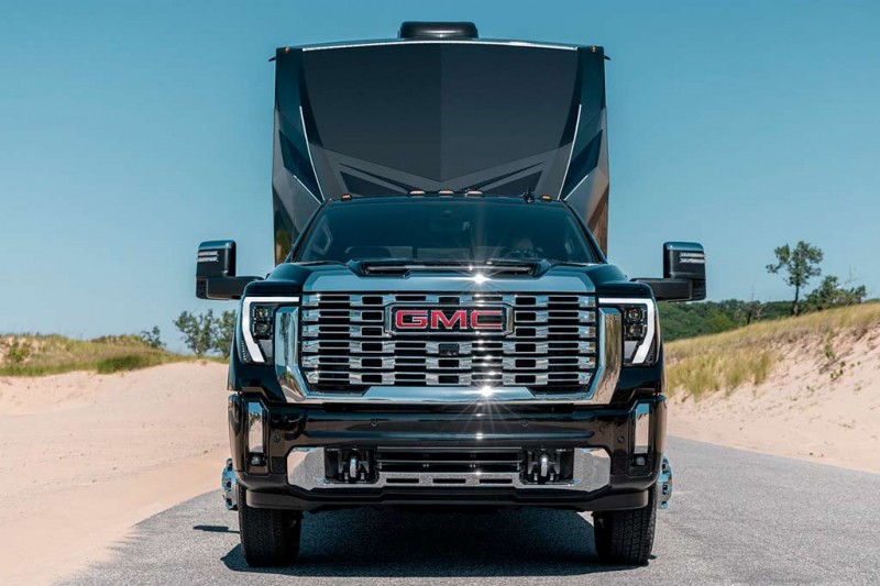 Обновленный GMC Sierra HD получил расширенный функционал для буксировки прицепов