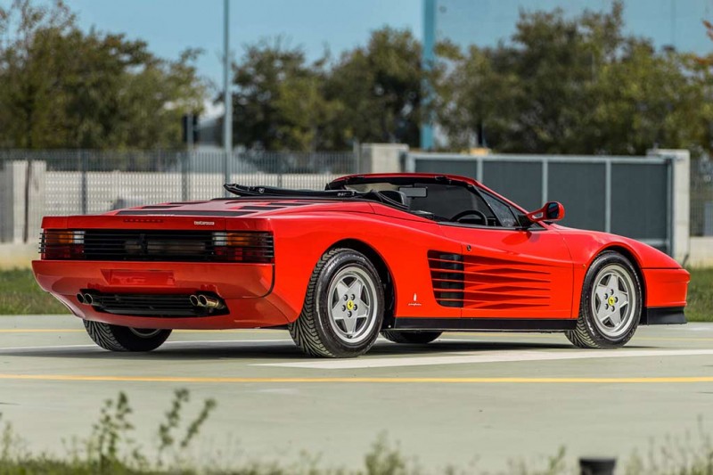 На торги выставлен один из семи экземпляров кабриолета Ferrari Testarossa Pininfarina Spider