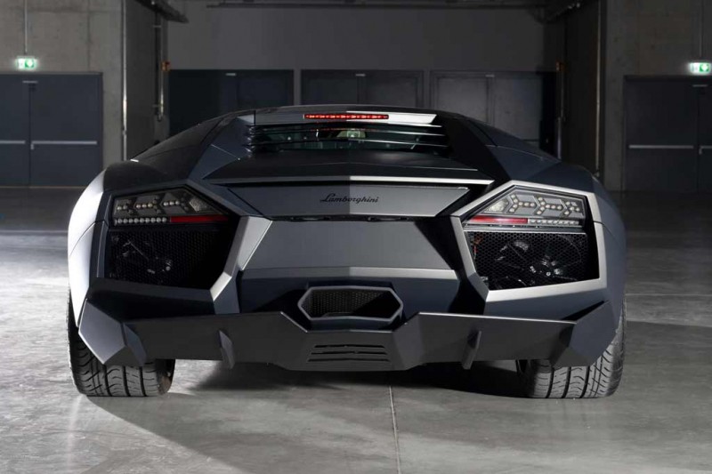 В продаже 13-ый из 20 экземпляров Lamborghini Reventon с почти нулевым пробегом