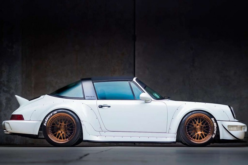 На торги выставлен уникальный спорткар Porsche 911 Carrera с тюнингом от RWB