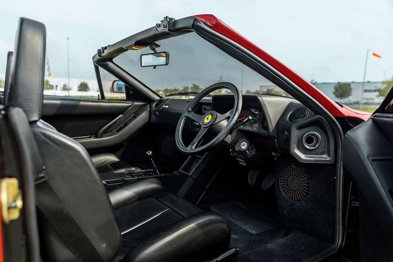 На торги выставлен один из семи экземпляров кабриолета Ferrari Testarossa Pininfarina Spider