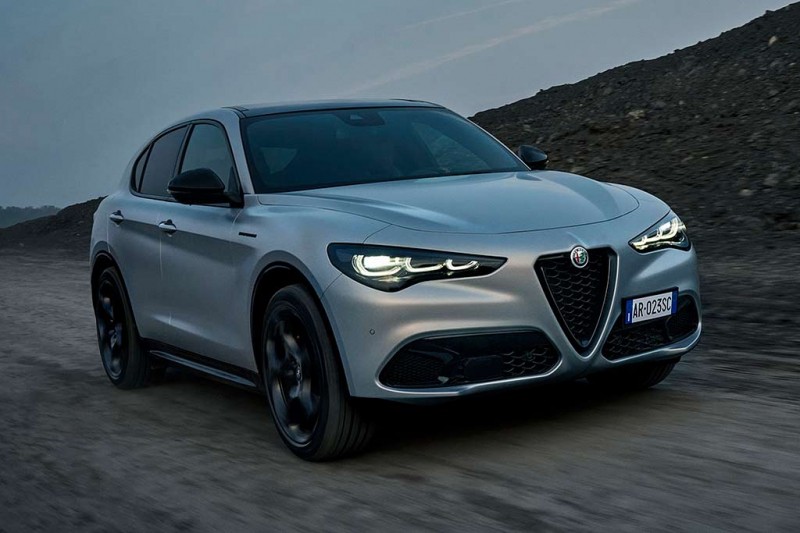 Итальянцы из Alfa Romeo обновили седан Giulia и кроссовер Stelvio
