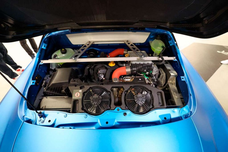Экстремальный Alpine A110 R: самый быстрый спорткар французской марки