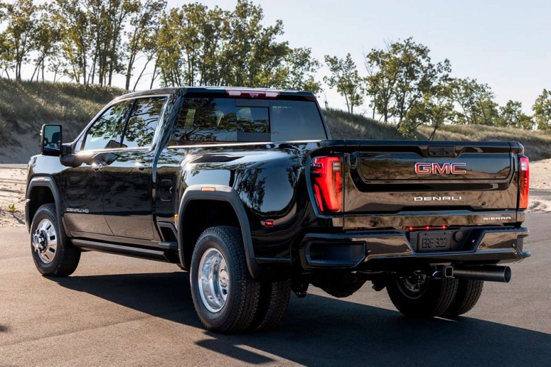 Обновленный GMC Sierra HD получил расширенный функционал для буксировки прицепов