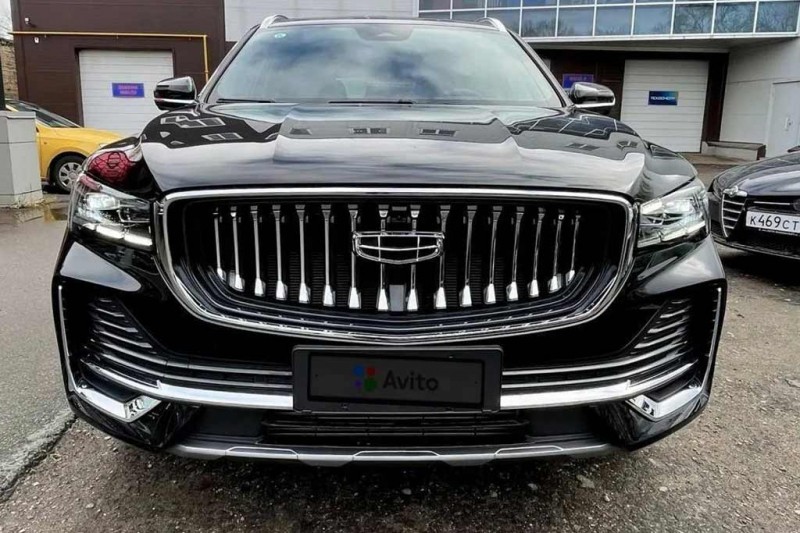 В России появился новый Geely Monjaro: за машину из Китая дилер просит 4,5 млн рублей