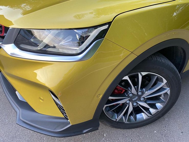 Кроссоверы Geely подешевели в России на 500 000 рублей