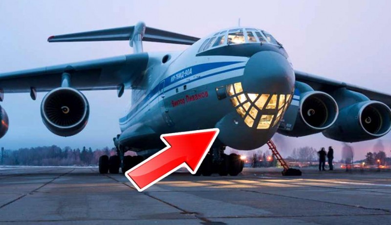 Панорамное остекление под ногами пилотов Ил-76: для чего оно необходимо?