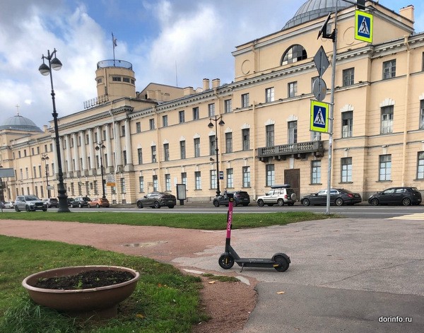 Изменения в ПДД: новые дорожные знаки, движение электросамокатов, разделение цветом платной и бесплатной парковки