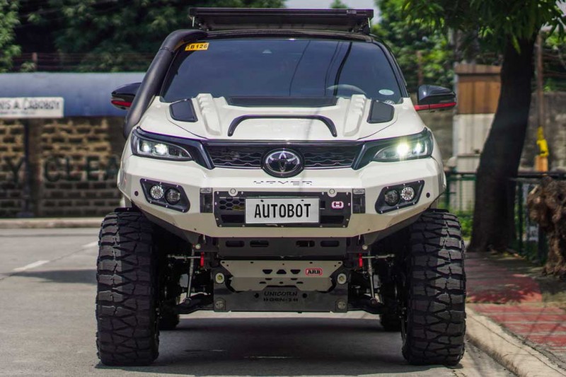 Филиппинские тюнеры превратили Toyota Fortuner GR-S во внедорожного монстра