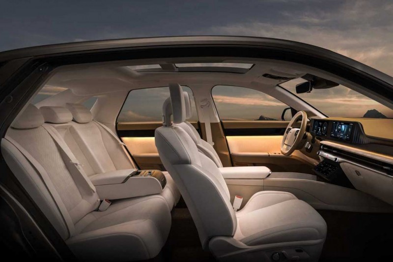 Корейцы рассекретили новый Hyundai Grandeur с дизайном в стиле минивэна Staria