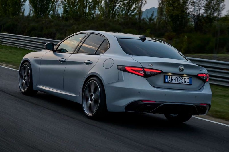 Итальянцы из Alfa Romeo обновили седан Giulia и кроссовер Stelvio