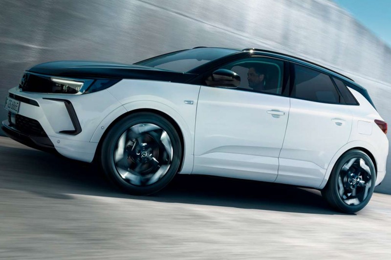 Для кроссовера Opel Grandland стала доступна &laquo;драйверская&raquo; версия GSe