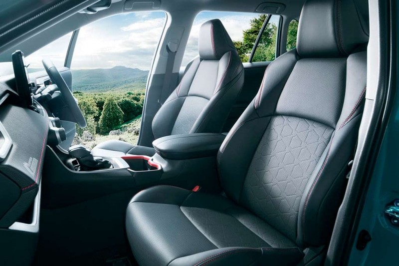 Кроссовер Toyota RAV4 получил устойчивый к царапинам внедорожный обвес