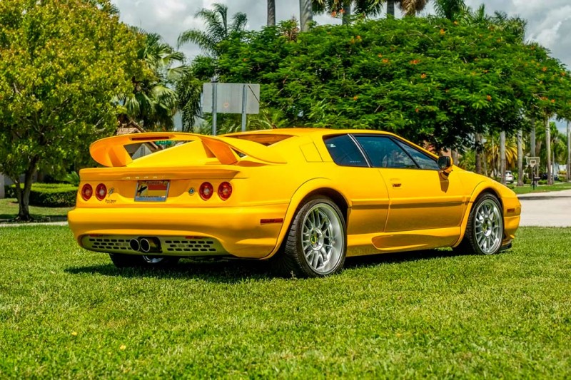 Lotus Esprit из прощальной серии Final Edition продали с молотка за 9,0 млн рублей