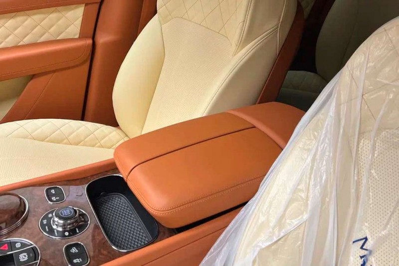 Почти новый Bentley Bentayga 2016 продают в России за 20 млн руб