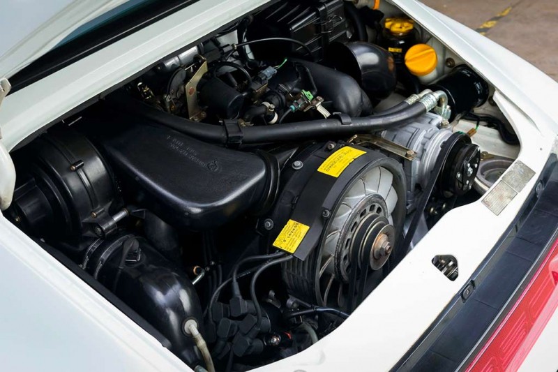 На торги выставлен уникальный спорткар Porsche 911 Carrera с тюнингом от RWB