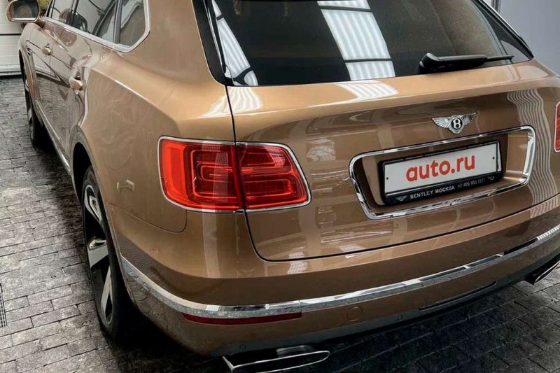 Почти новый Bentley Bentayga 2016 продают в России за 20 млн руб