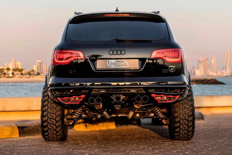 Владелец старенького Audi Q7 подготовил его для покорения бездорожья