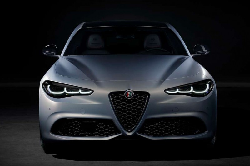 Итальянцы из Alfa Romeo обновили седан Giulia и кроссовер Stelvio