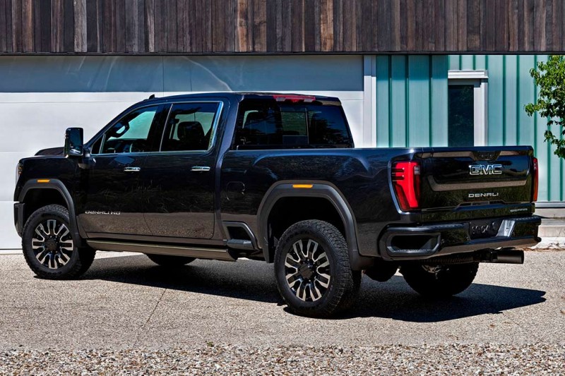 Обновленный GMC Sierra HD получил расширенный функционал для буксировки прицепов