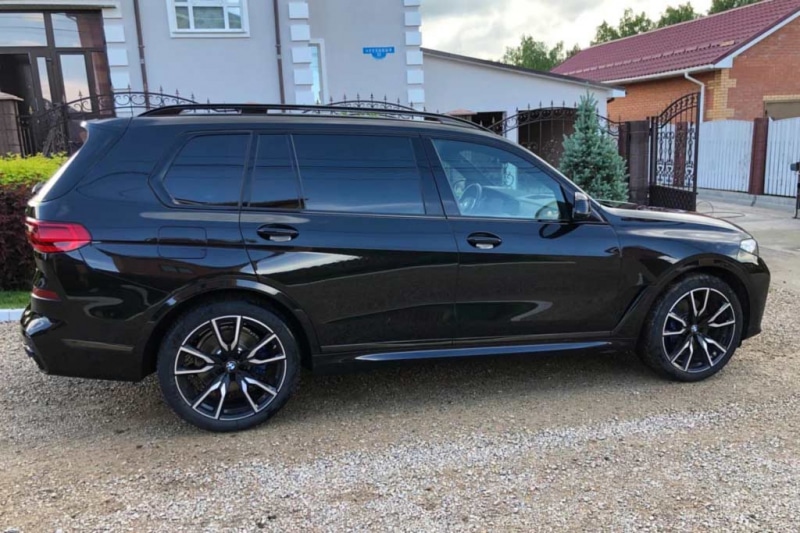 Это точно BMW? Скрипит панорама и люк, а в салоне донимают &laquo;сверчки&raquo;