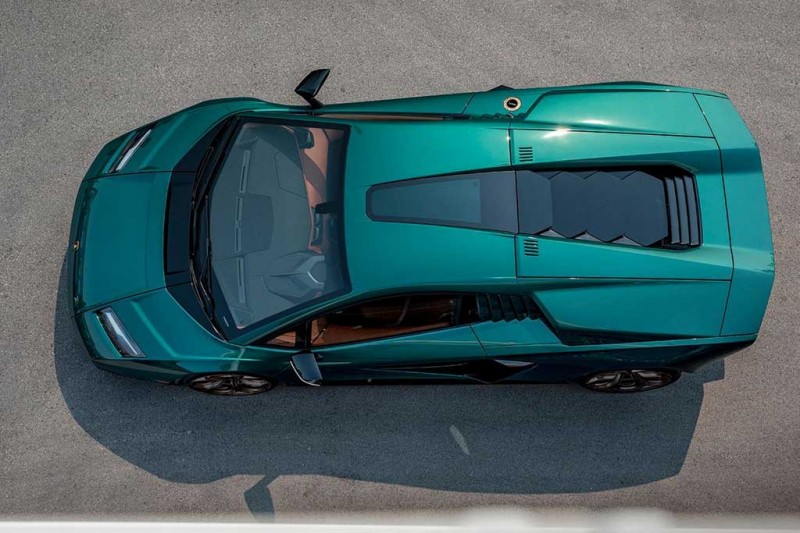 Клиенту из Канады доставили изумрудно-зеленый Lamborghini Countach LPI 800-4