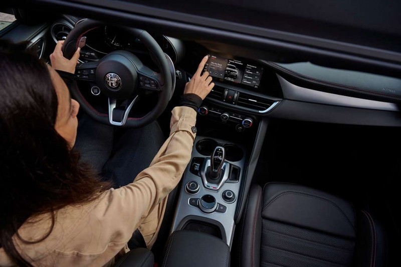 Итальянцы из Alfa Romeo обновили седан Giulia и кроссовер Stelvio