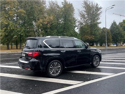 Infiniti QX80 - самый бессмысленный автомобиль на свете? 4 Infiniti QX80 - самый бессмысленный автомобиль на свете?