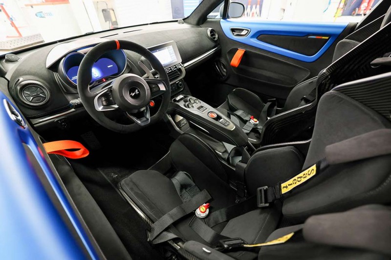Экстремальный Alpine A110 R: самый быстрый спорткар французской марки