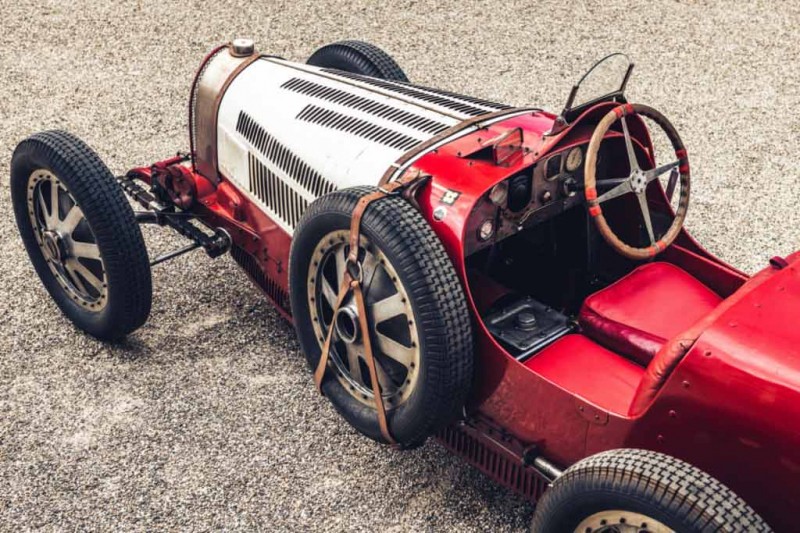 Bugatti потратила 2,5 года на уговоры коллекционера продать ей раритетные машины