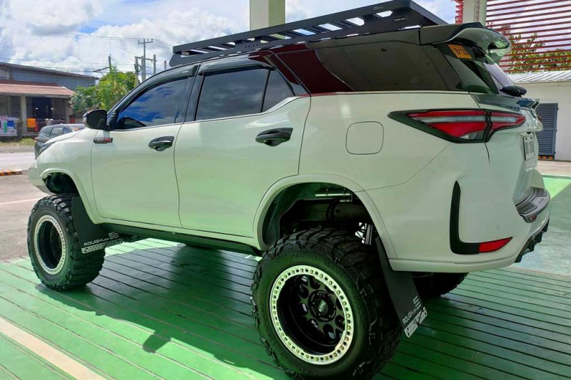 Филиппинские тюнеры превратили Toyota Fortuner GR-S во внедорожного монстра