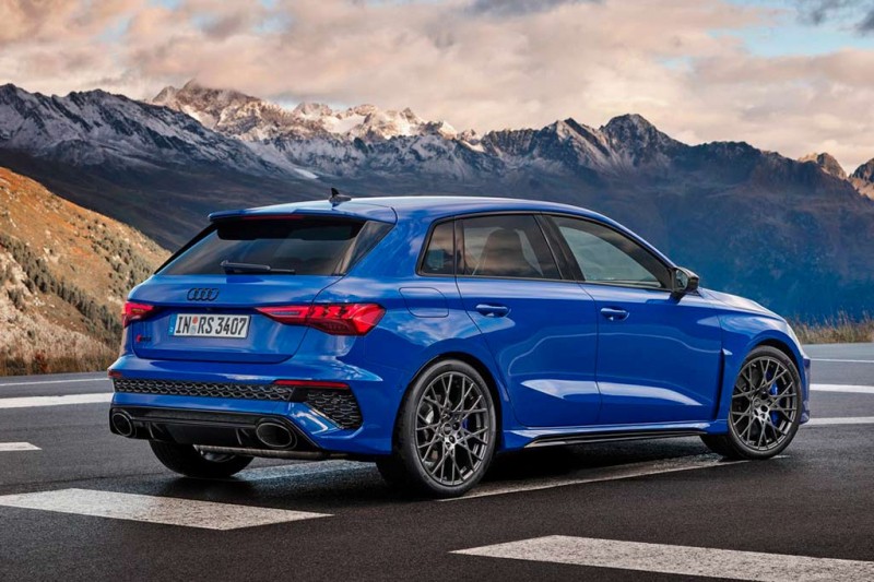 Audi RS3 performance edition: модификация с увеличенной до 300 км/ч максималкой