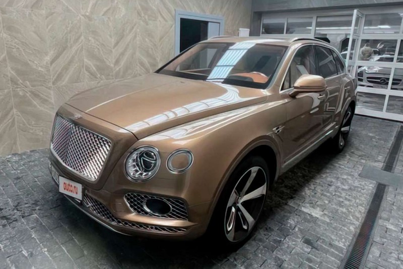 Почти новый Bentley Bentayga 2016 продают в России за 20 млн руб