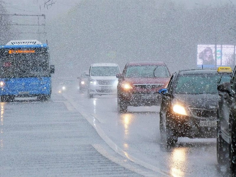 Водителей предостерегли от поездок на летной резине