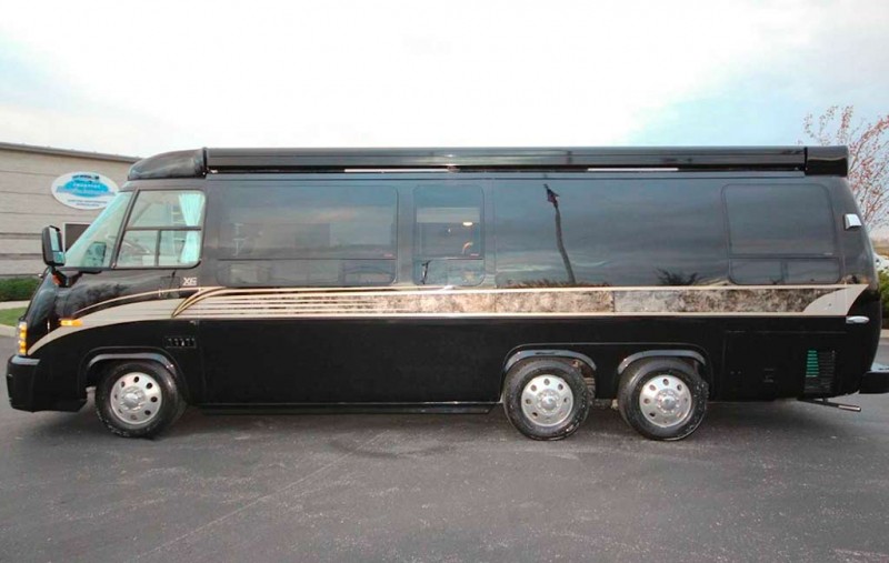 Старенький кемпер GMC Motorhome из семидесятых отреставрировали за 30 млн руб