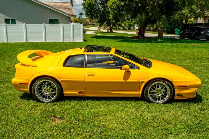 Lotus Esprit из прощальной серии Final Edition продали с молотка за 9,0 млн рублей